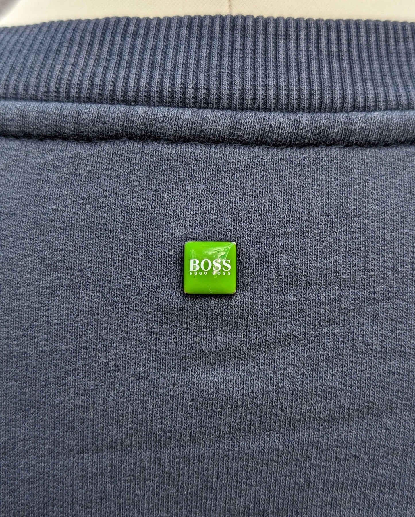 Crewneck vintage Hugo Boss (taille XL)