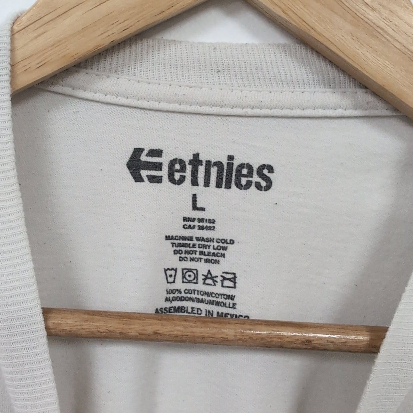 Tee shirt vintage Etnies (taille L) T263