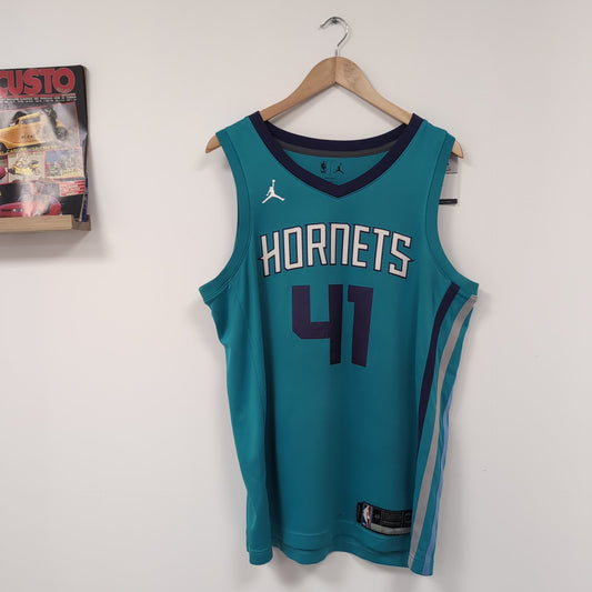 Maillot vintage NBA Hornets Charlotte Willy Hernangómez (taille L-XL) T302