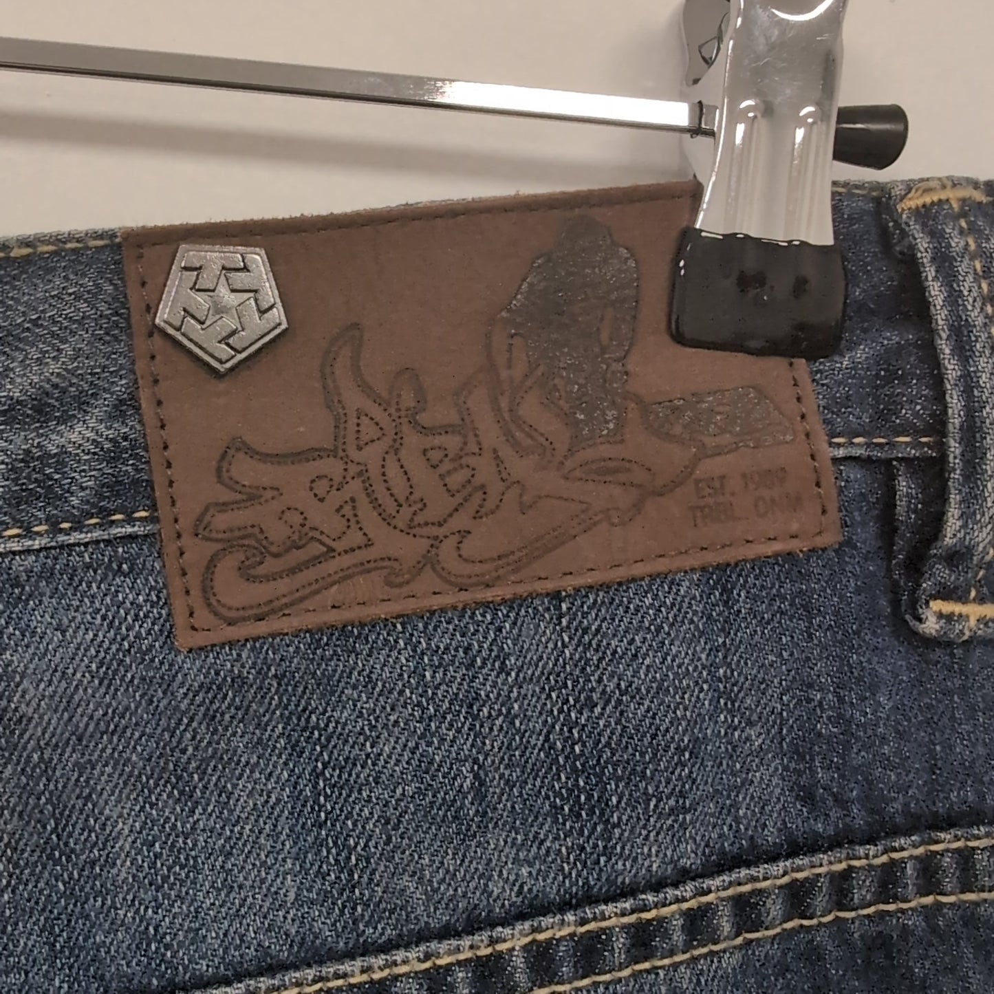 Jean vintage Tribal (taille 34×34) J83